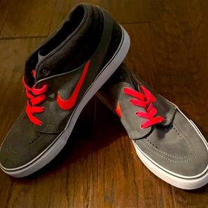 Vans men’s Stefan Janoski shoe. Gray.